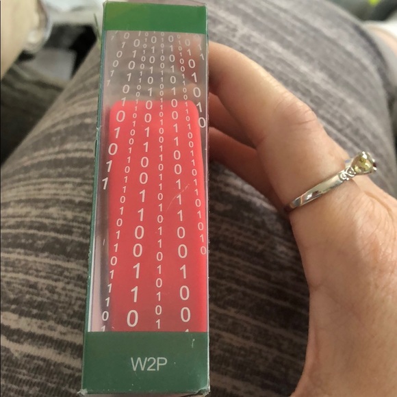 It is a 3D pedometer it tracks steps,distance - Picture 2 of 2